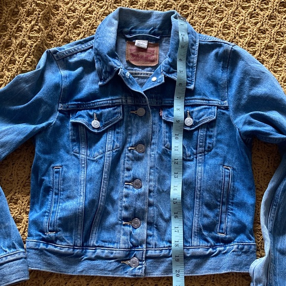 Levi’s distressed denim jacket - Picture 6 of 9